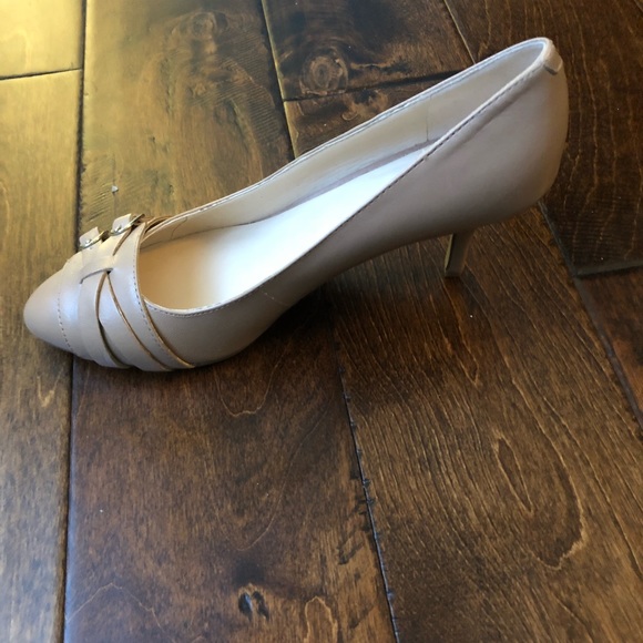 Nine West heals - Picture 2 of 5